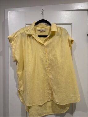 LOFT Light Weight Yellow Short Sleeve Button-Up Blouse